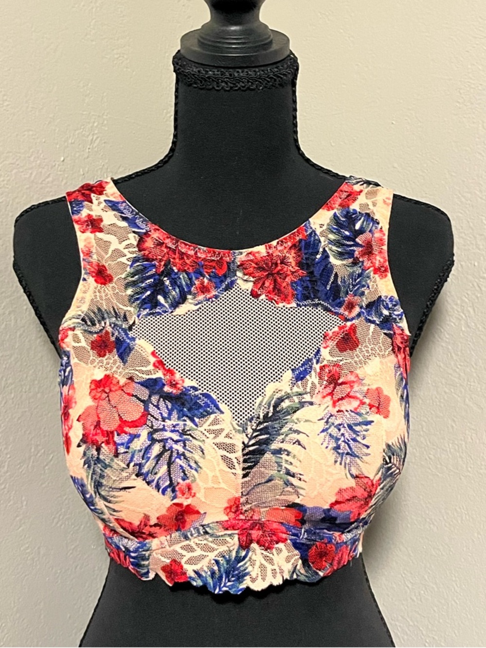 SALE!!! Victoria’s Secret Pink Hawaiian Floral Lace  Padded Bralette Top-Medium